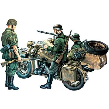Italeri BMW R75 oldalkocsis motor műanyag modell (1:35)