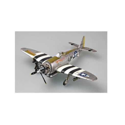 Trumpeter P-47D-30 Thund erbolt D.F. vadászrepülőgép műanyag modell (1:32)