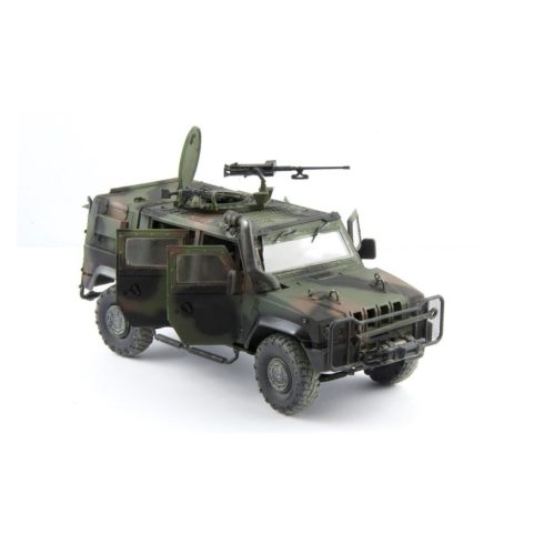 Italeri LMV Lince 4WD taktikai jármű műanyag modell (1:35)