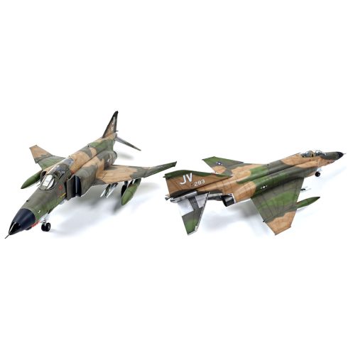 Academy USAF F-4E Vietnam War repülőgép műanyag modell (1:32)